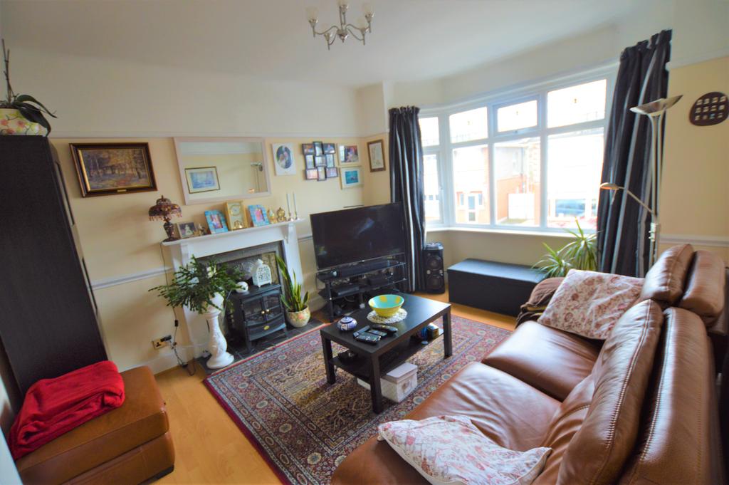 Draycott Road, Bournemouth BH10 2 bed £975 pcm (£225 pw)