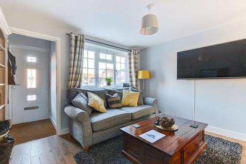 22 Fenhurst Close, Horsham, RH12 1UX