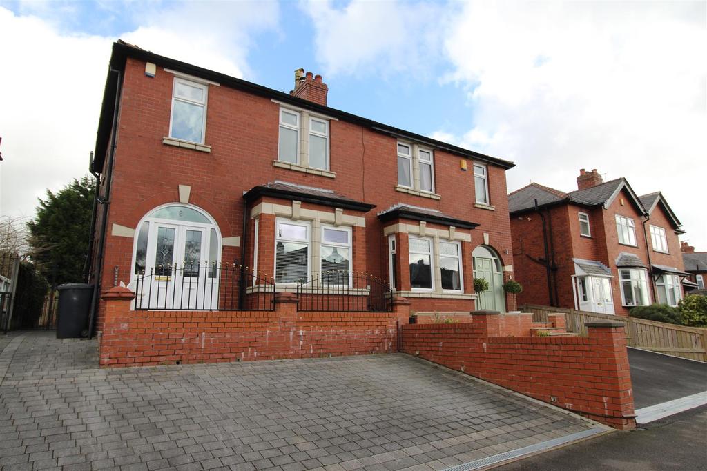 Whitley Crescent, Whitley, Wigan. WN1... 3 bed semidetached house £