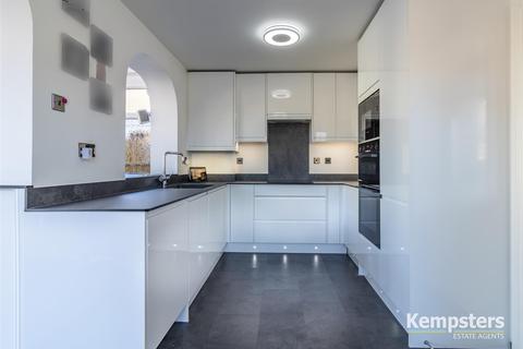21 Hyde Close, Chafford Hundred, Grays, RM16 6RR
