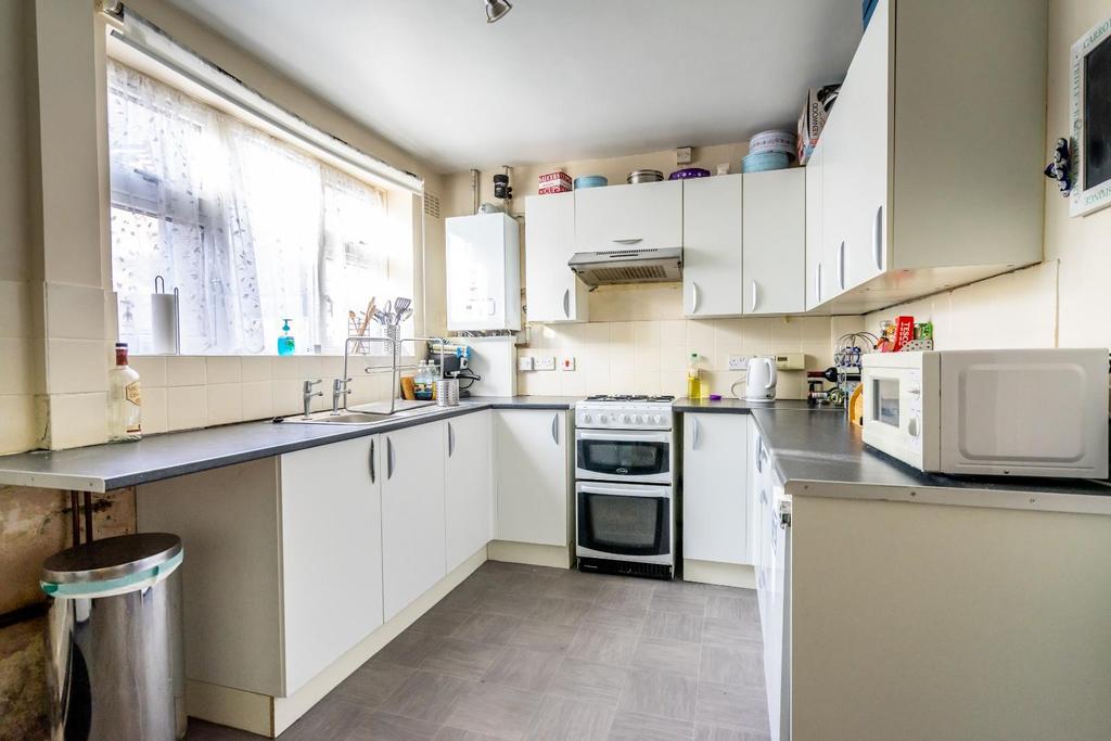 Bramham Road, York 2 bed semidetached house £182,000