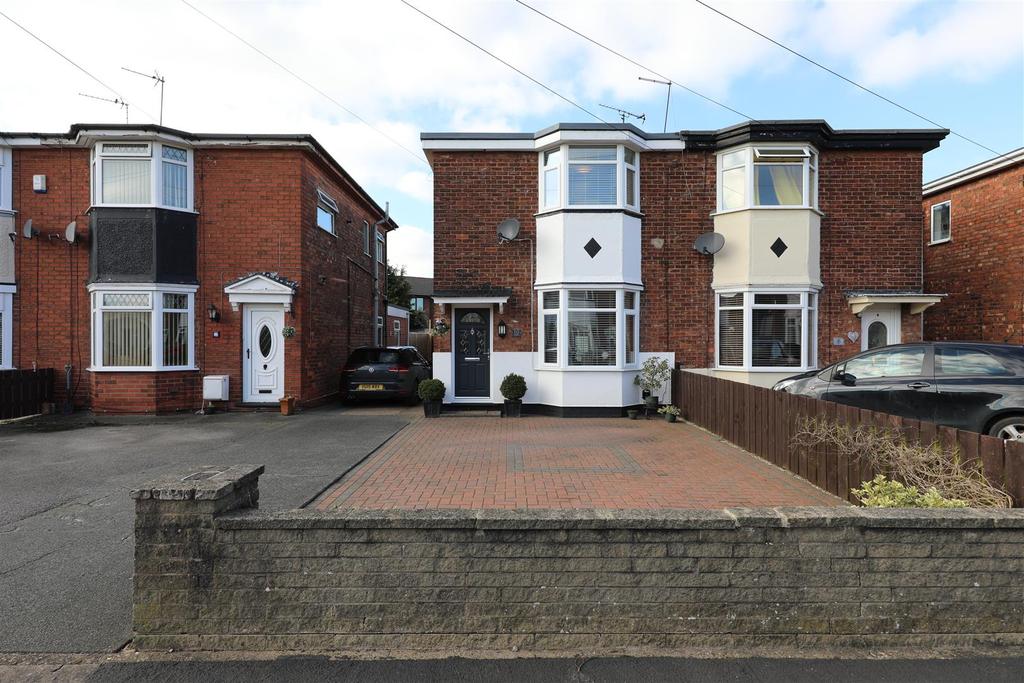 Downs Crescent, Hull 2 bed semidetached house £115,000