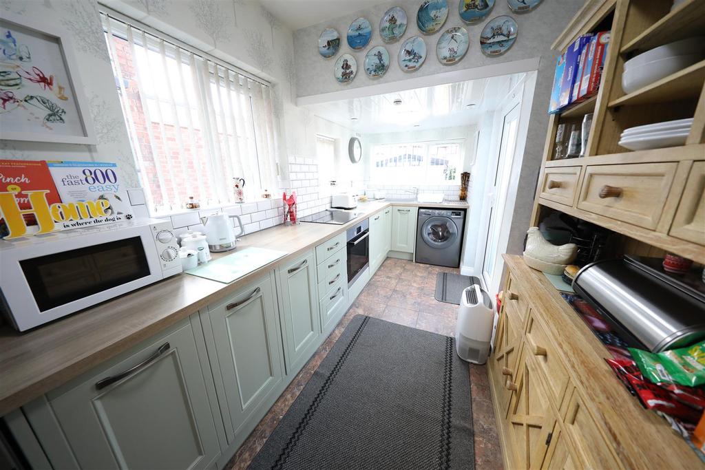 Downs Crescent, Hull 2 bed semidetached house £115,000