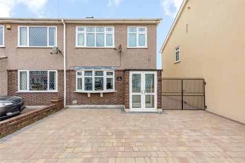 18 Lakeside, Rainham, RM13 9SW
