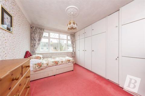 18 Lakeside, Rainham, RM13 9SW