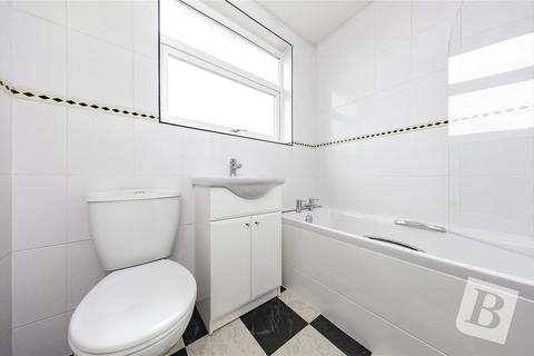 18 Lakeside, Rainham, RM13 9SW