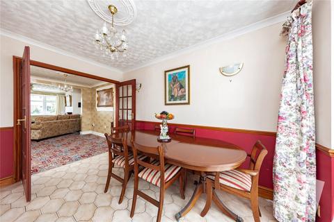 18 Lakeside, Rainham, RM13 9SW