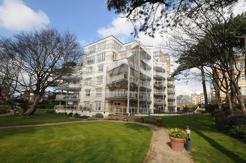 West Cliff Road, Bournemouth, 2 bed flat for sale £395,000