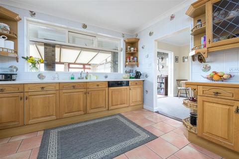 36 Grantham Road, Great Gonerby, Grantham, NG31 8JX