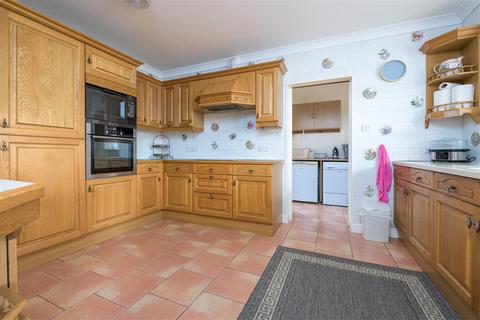 36 Grantham Road, Great Gonerby, Grantham, NG31 8JX