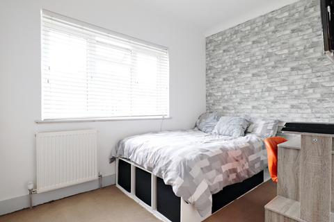 81 Canon Road, Bromley, BR1 2SL