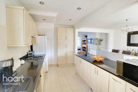 90 Gloucester Gardens, Cockfosters, Barnet, EN4 0QP