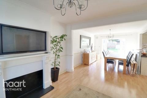 90 Gloucester Gardens, Cockfosters, Barnet, EN4 0QP
