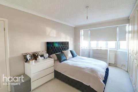 90 Gloucester Gardens, Cockfosters, Barnet, EN4 0QP
