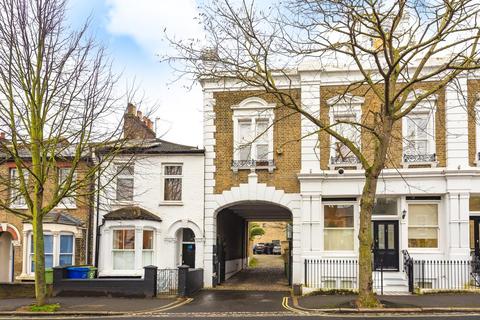 7 Ashleigh Mews, London, SE15 4BF