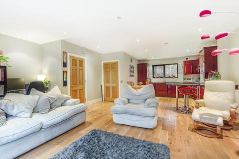 7 Ashleigh Mews, London, SE15 4BF