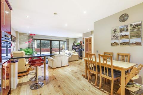 7 Ashleigh Mews, London, SE15 4BF