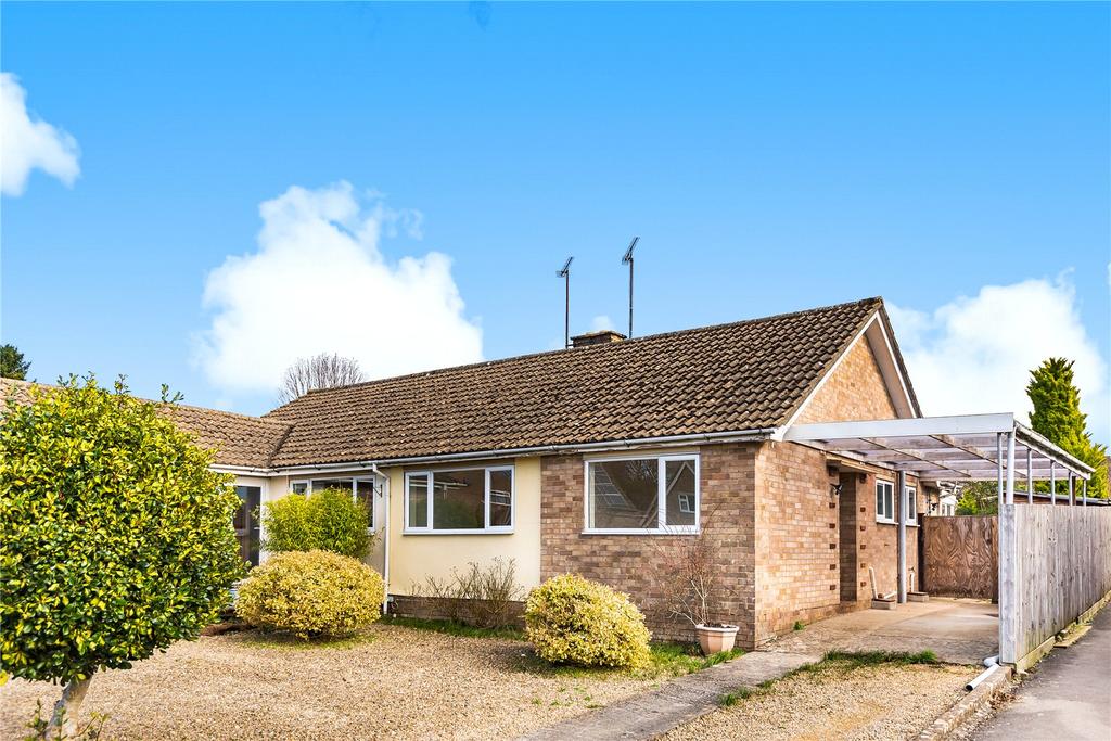 Stratton, Cirencester, GL7 2 bed bungalow £325,000