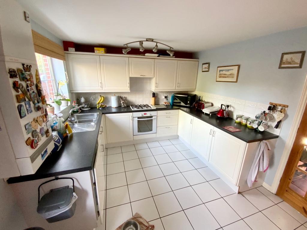 Paddick Drive, Lower Earley, Reading, RG6 4HF 2 bed semi-detached house ...