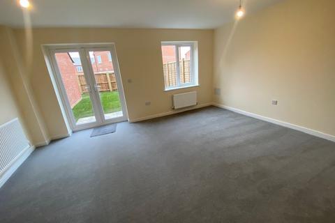 4 bedroom semi-detached house to rent, Edge Dale Road, Longshoot