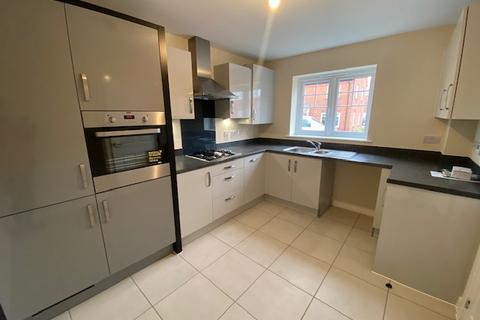 4 bedroom semi-detached house to rent, Edge Dale Road, Longshoot