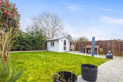 2 Woodside Close, Surbiton, KT5 9JU