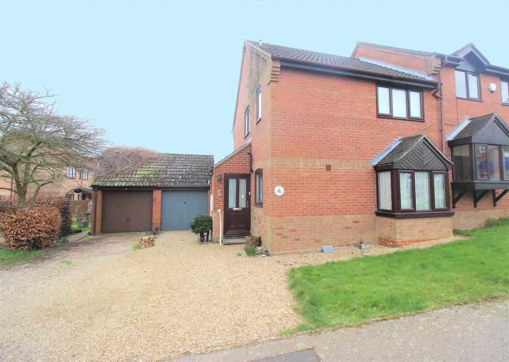 Fletcher Way, Acle, Norwich, NR13 3 bed house £230,000