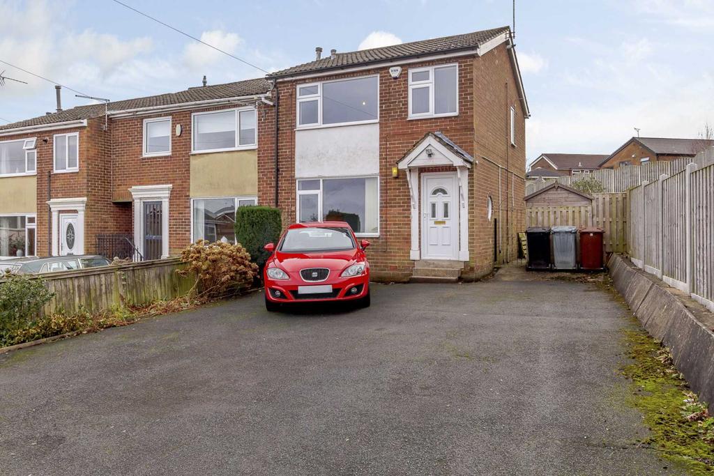 Moorfield, Gildersome 3 bed end of terrace house £895 pcm (£207 pw)