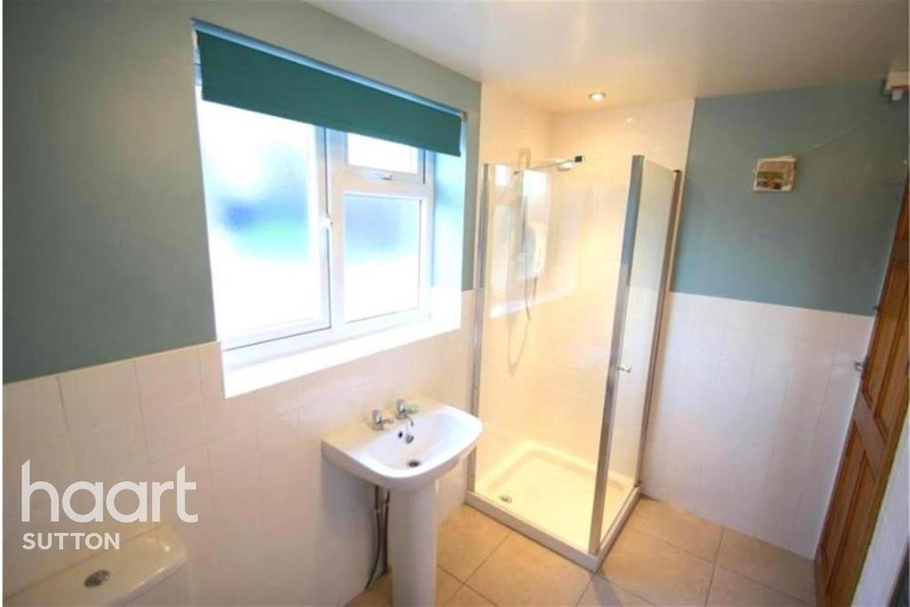 Courtney Crescent, Carshalton 1 bed flat £600 pcm (£138 pw)