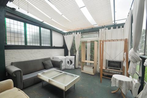 1 bedroom detached bungalow to rent, Madeley Road, London, w5