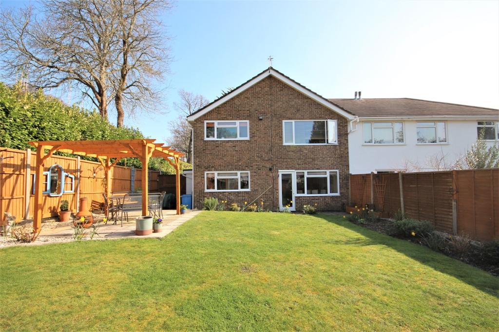 Birkdale Court, Broadstone, BH18 2 bed apartment £299,950