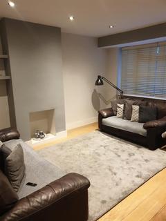 72a Queens Walk, Ruislip, HA4 0LU
