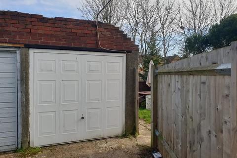 72a Queens Walk, Ruislip, HA4 0LU