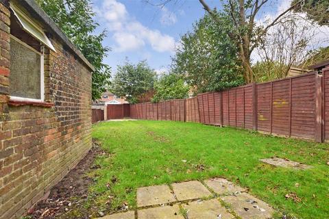 69 Worth Road, Crawley, RH10 7EP