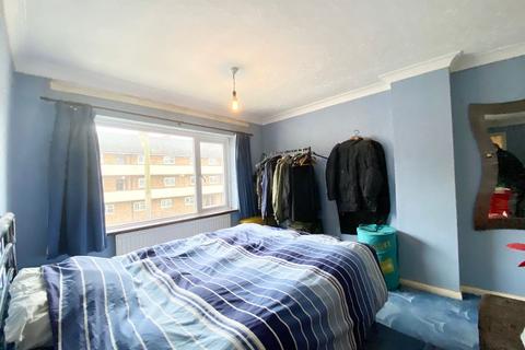 18 Bell Avenue, Romford, RM3 7BL