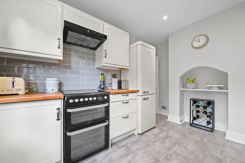 40 Lawn Gardens, London, W7 3JN