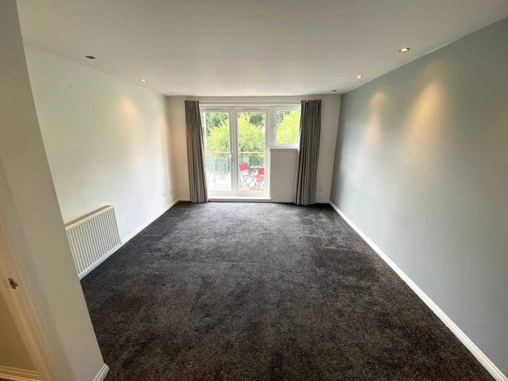 Redshank Avenue, Renfrew 2 bed flat £750 pcm (£173 pw)
