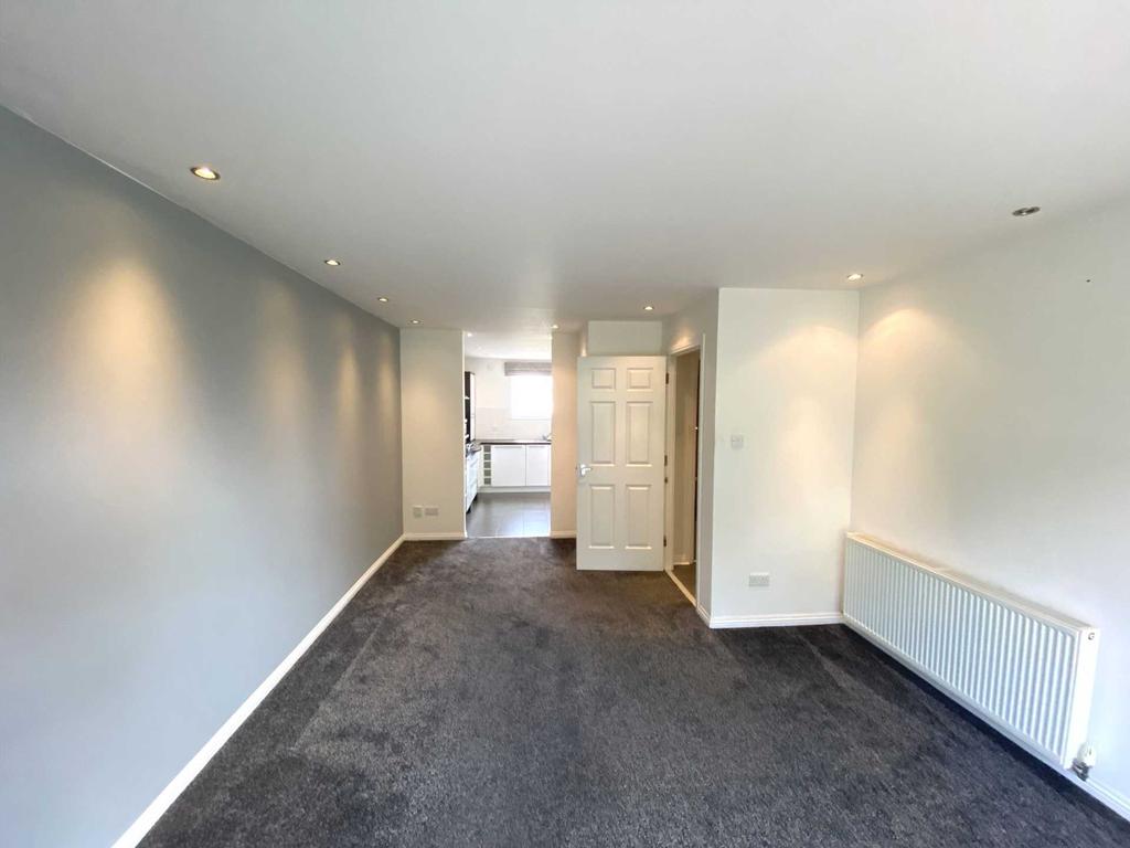 Redshank Avenue, Renfrew 2 bed flat £750 pcm (£173 pw)