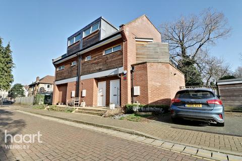 8 Waterside Close, Wembley, HA9 9PB