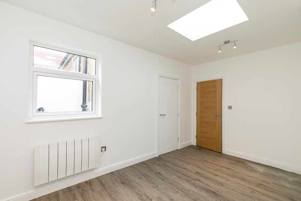 2 Bed Flat above Shop