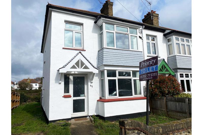 Cavendish Gardens, WestcliffonSea 3 bed end of terrace house £1,250