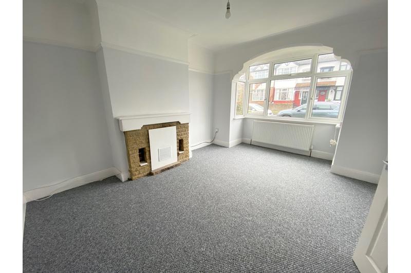Cavendish Gardens, WestcliffonSea 3 bed end of terrace house £1,250