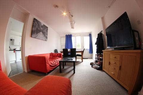 1 bedroom in a flat share to rent, Longshore, London SE8