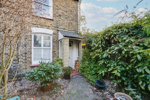 11 Staten Gardens, Twickenham, TW1 4HS
