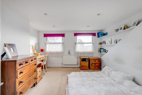 11 Staten Gardens, Twickenham, TW1 4HS