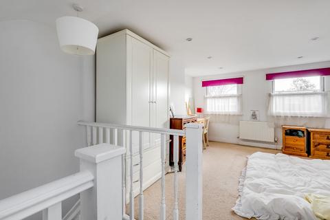 11 Staten Gardens, Twickenham, TW1 4HS