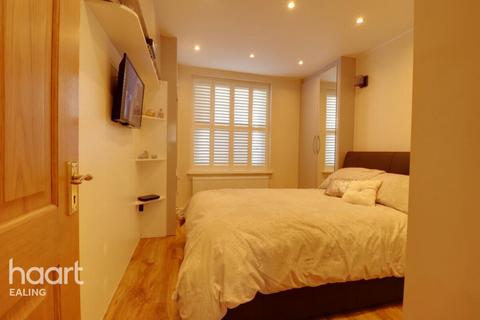2 bedroom apartment to rent, Cambridge Road North, London