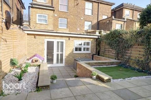 2 bedroom apartment to rent, Cambridge Road North, London