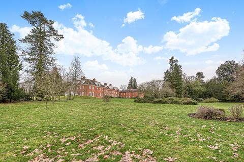 4 Gladstone House, Nanhurst Park Elmbridge Road, Cranleigh, GU6 8JX