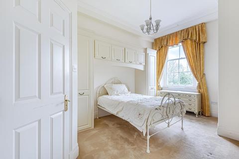 4 Gladstone House, Nanhurst Park Elmbridge Road, Cranleigh, GU6 8JX